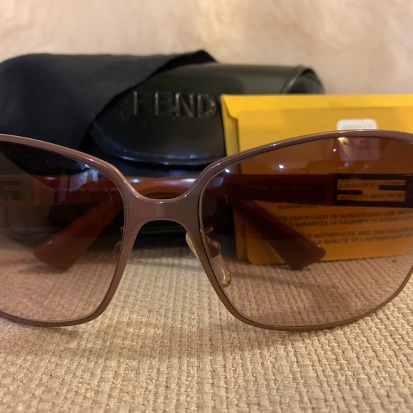 Fendi Sunglasses with Case Card envelope - Picture 2 of 7